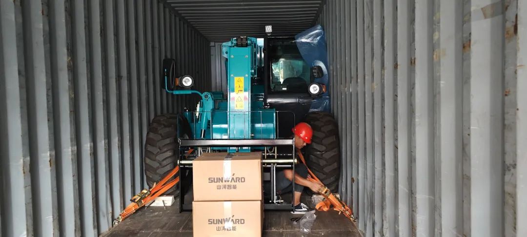 单笔采购金额千万元！k豆钱包智能伸缩臂叉装车批量出口