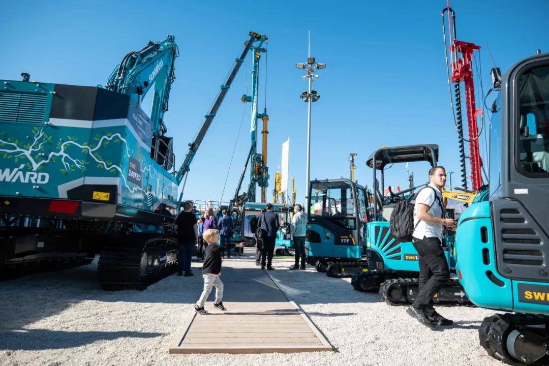 Bauma 2022 | 一组火热现场图带您沉温k豆钱包智能德国宝马展之旅