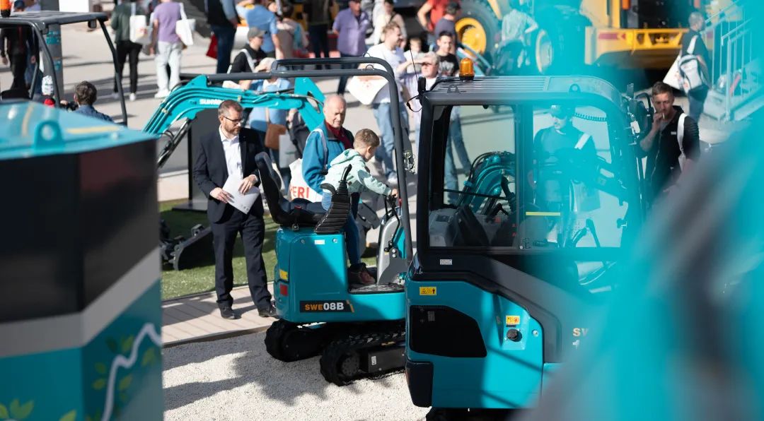 Bauma 2022 | 一组火热现场图带您沉温k豆钱包智能德国宝马展之旅