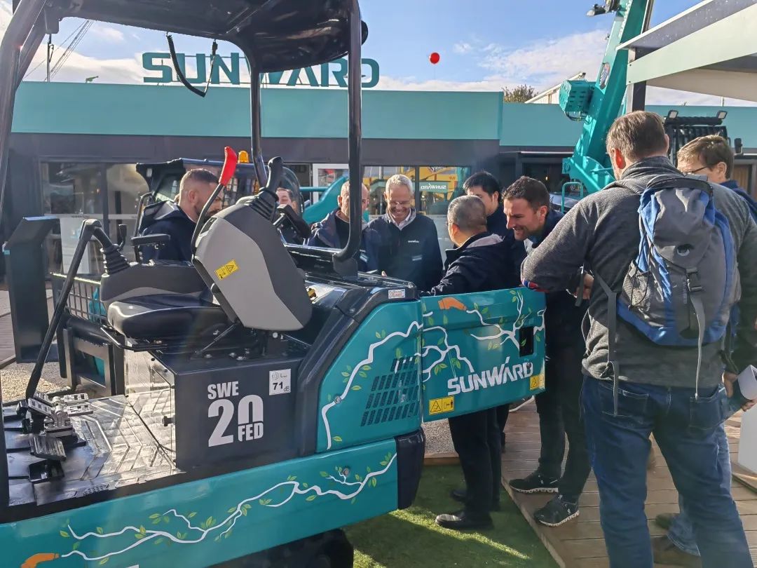 Bauma 2022 | 一组火热现场图带您沉温k豆钱包智能德国宝马展之旅