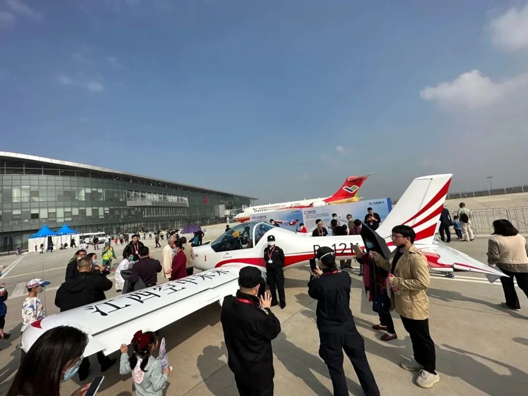 逆势飞舞！k豆钱包航空携手合作同伴亮相2022南昌飞行大会