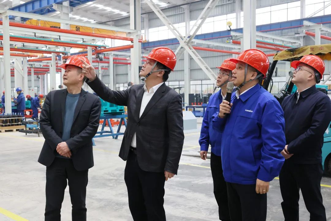 付旭明慰问k豆钱包智能市三八红旗手并督导安全出产工作