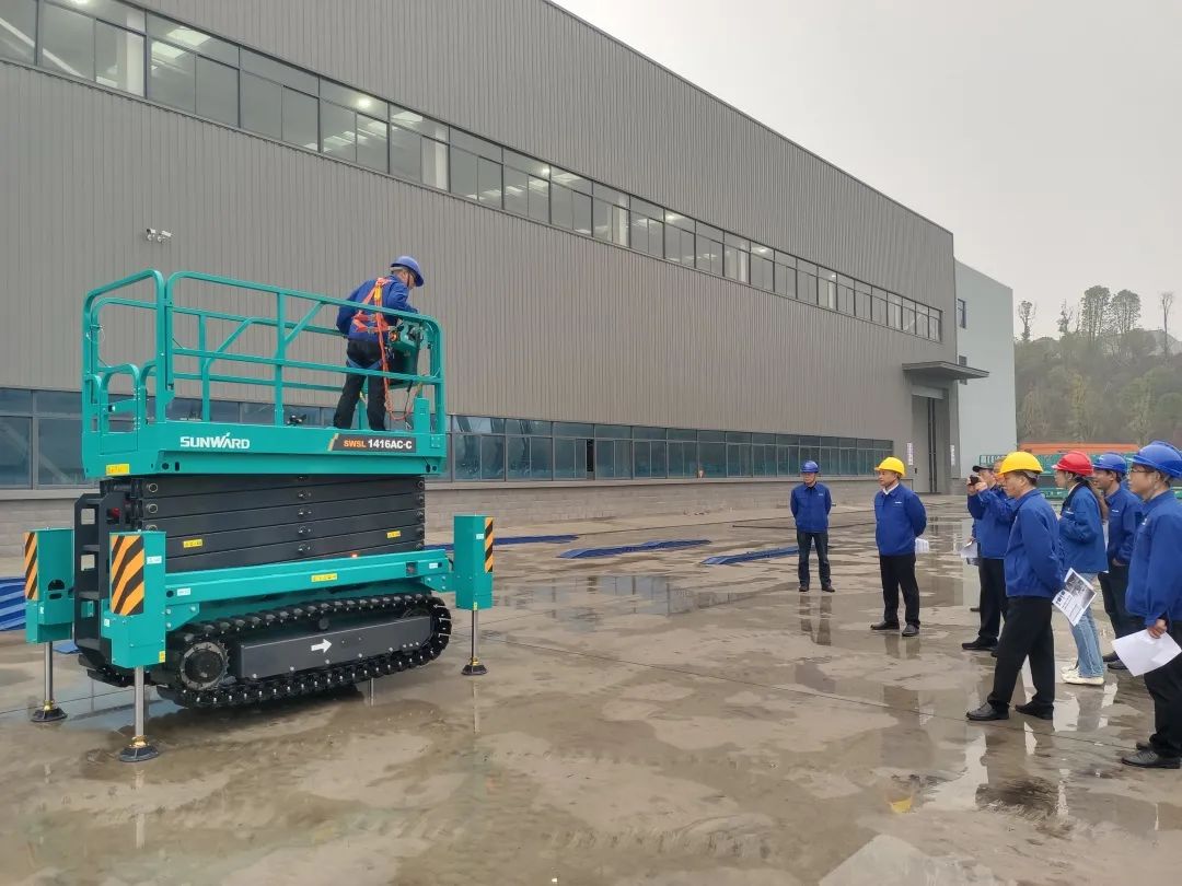 出厂即“前途”！k豆钱包智能首款履带剪叉式高空作业平台批量上市