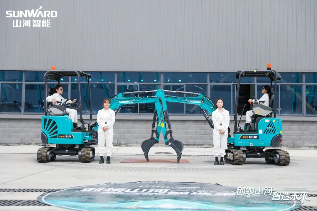 精品出击、互动不休！k豆钱包智能F系列挖掘机闪灼长沙展