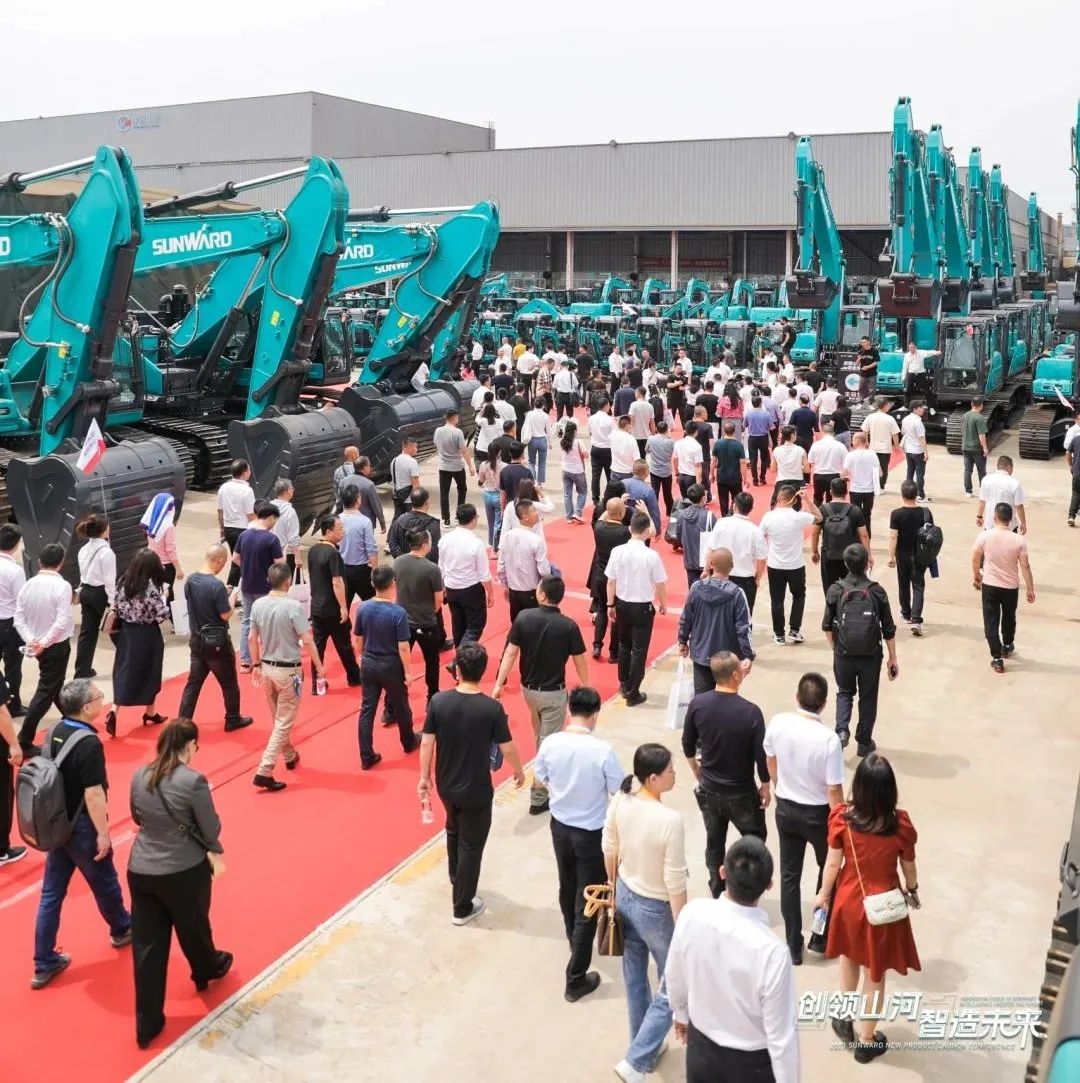 精品出击、互动不休！k豆钱包智能F系列挖掘机闪灼长沙展