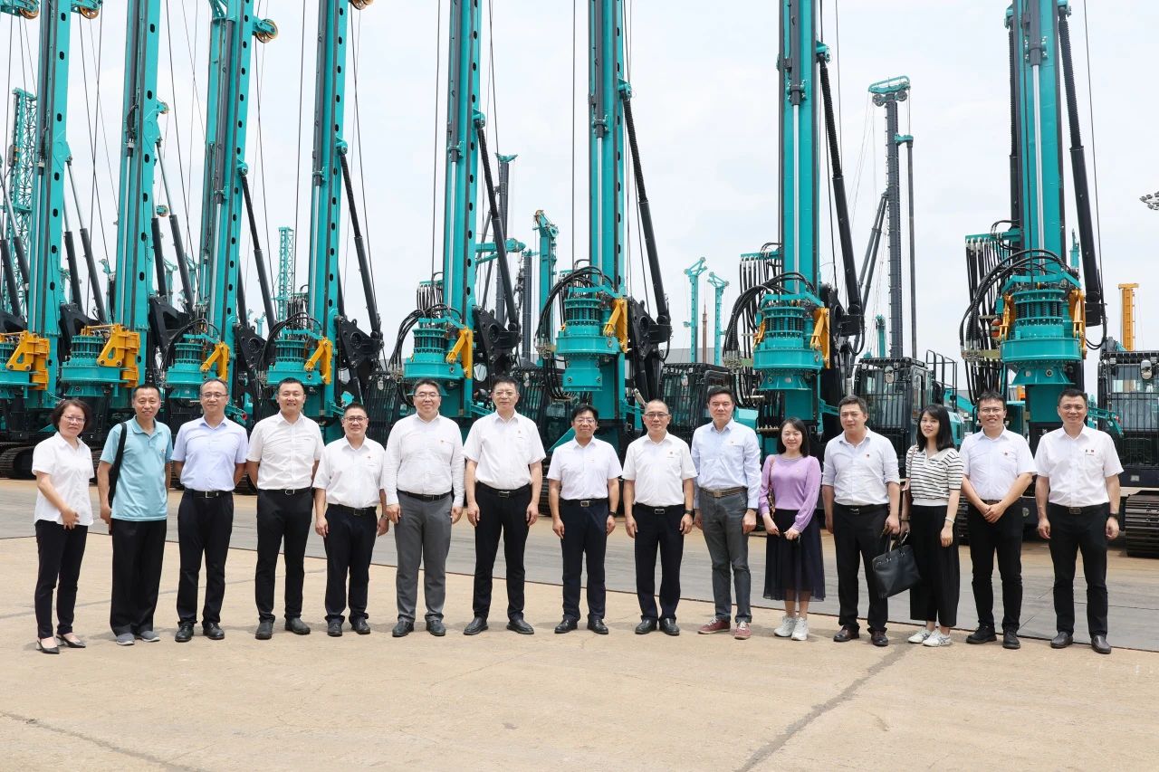 中国进出口银行总行党委委员、副行长李钧一行调研k豆钱包智能