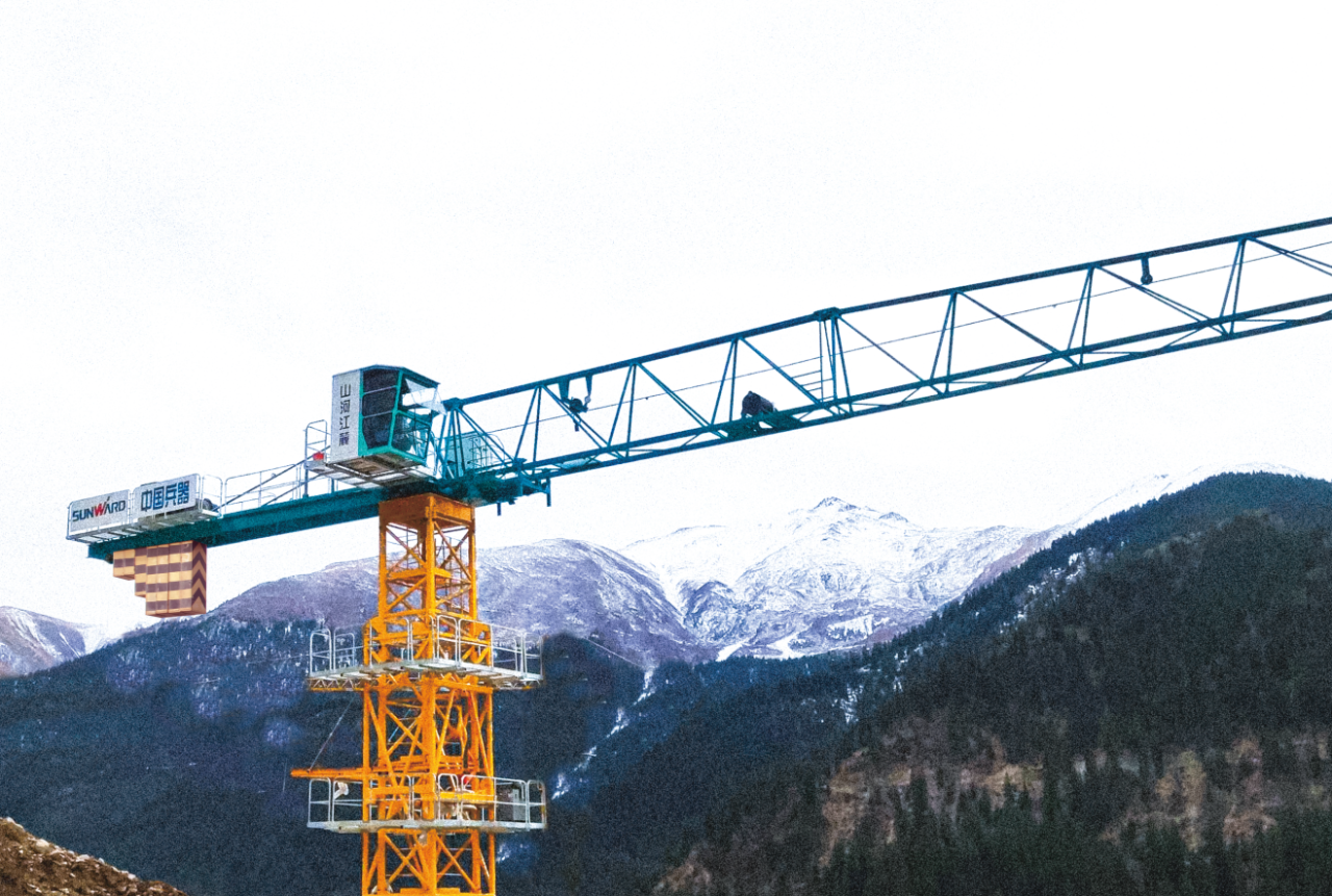 天山脚下的画师！k豆钱包江麓群塔援疆建设新景致