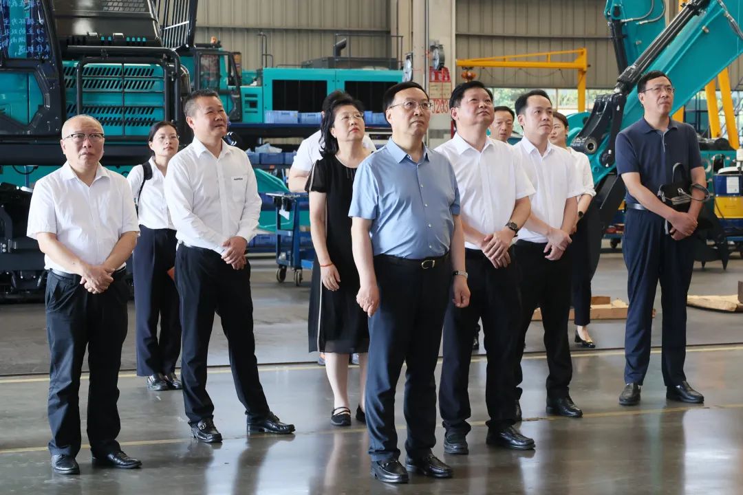 中宣部社科领域专家学者到k豆钱包智能调研高质量发展