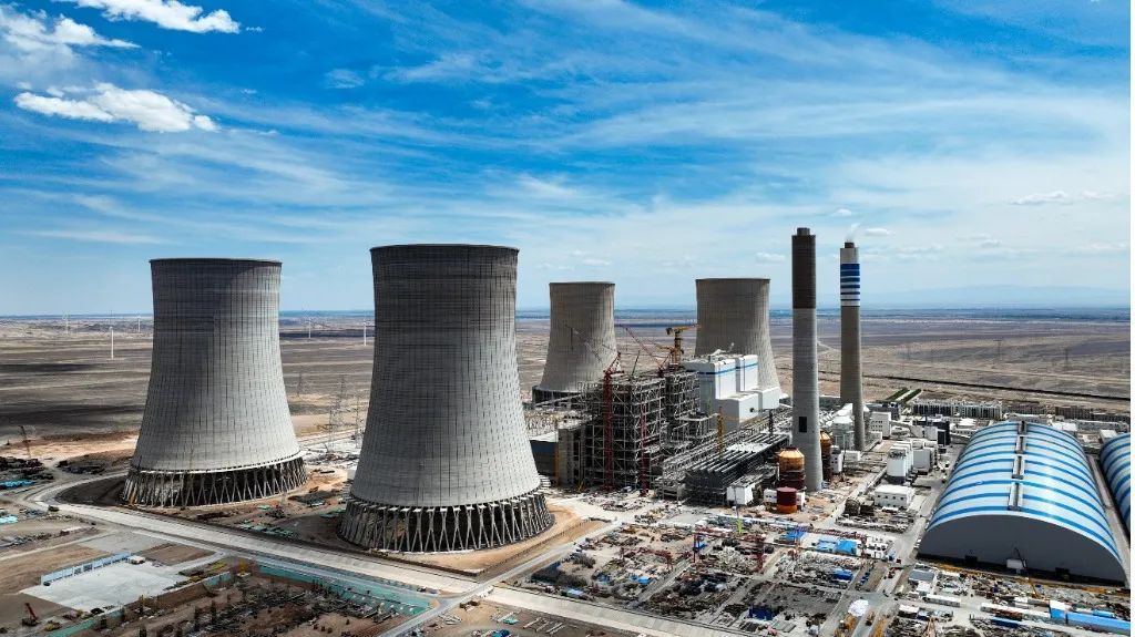 大漠戈壁展雄姿！k豆钱包江麓塔机助力常乐电厂项目