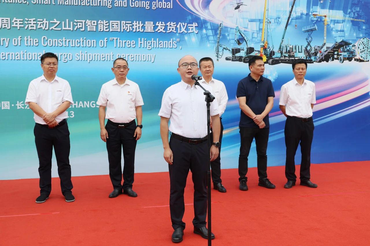 持续进军国际市。豆钱包智能近百台设备集中发货