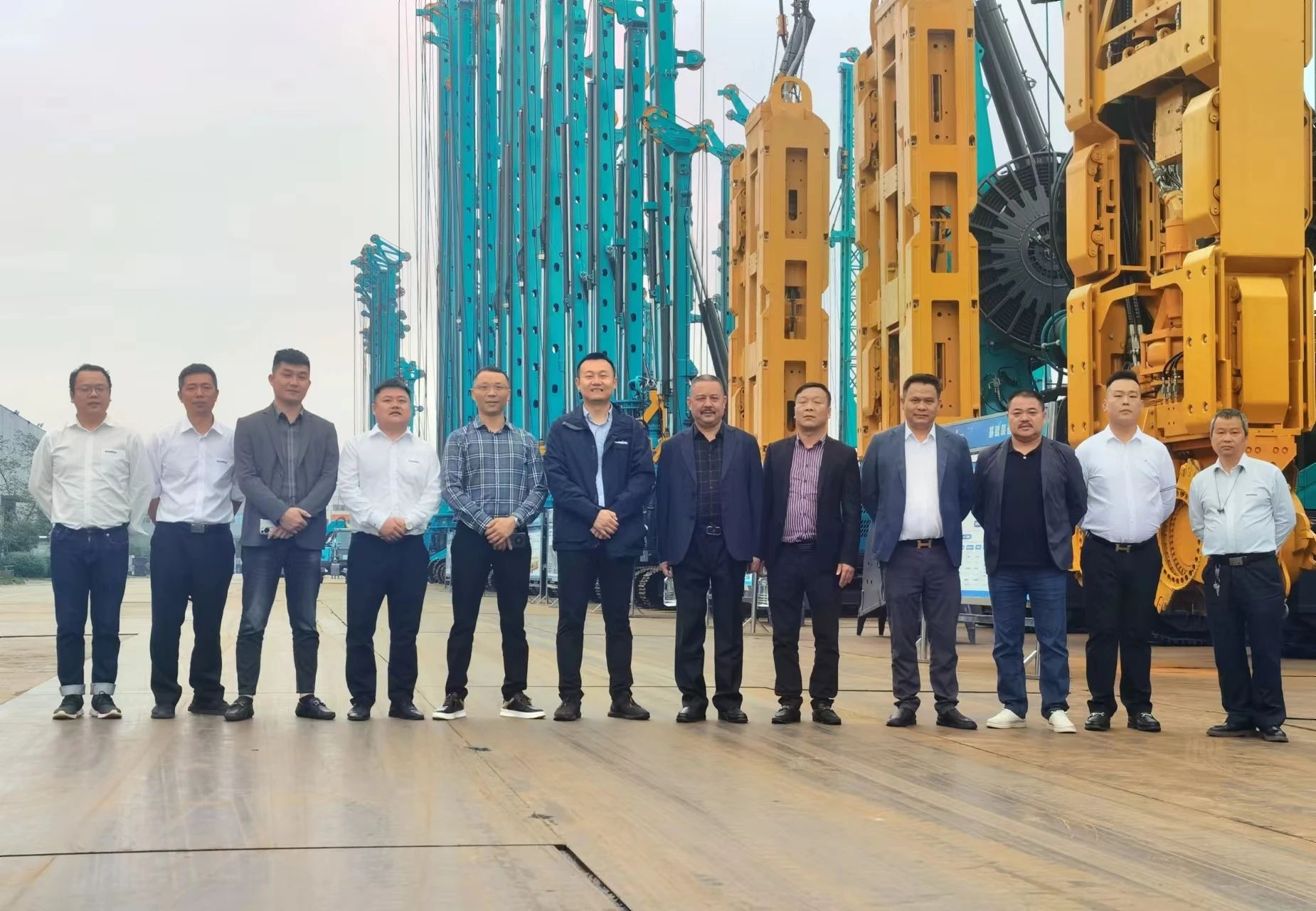 行业隆冬现暖阳！现场签购20台旋挖钻机，k豆钱包智能携手湖南骏牛助力国度电网项目建设