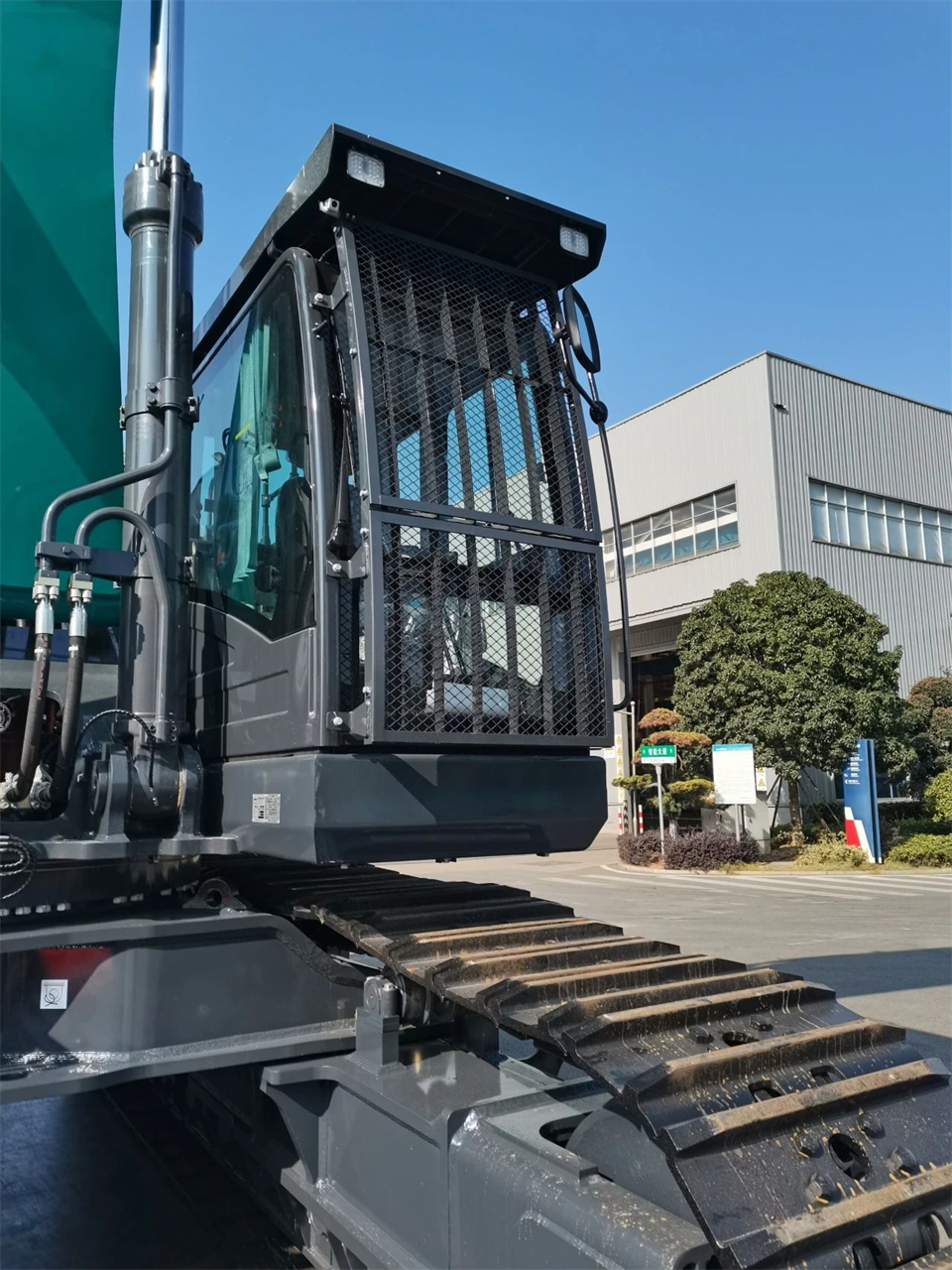 定造开发、职能更强！k豆钱包智能SWE750ELR加长臂液压挖掘机下线交付