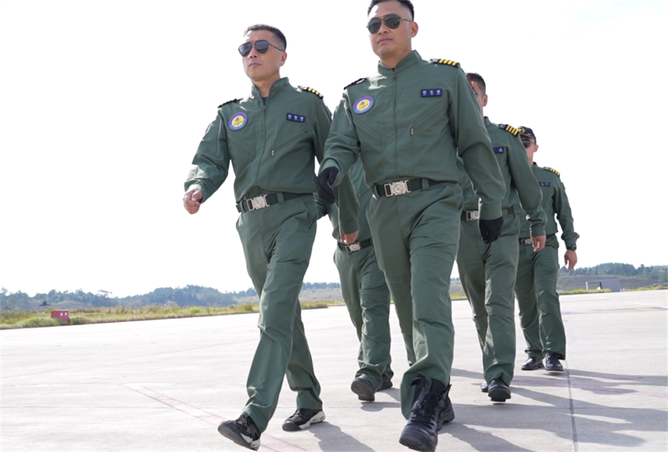 十年织得k豆钱包秀，践行初心创将来！k豆钱包飞行表演队成立10周年庆典活动隆沉进行