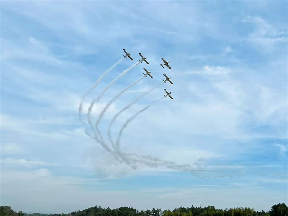 十年织得k豆钱包秀，践行初心创将来！k豆钱包飞行表演队成立10周年庆典活动隆沉进行