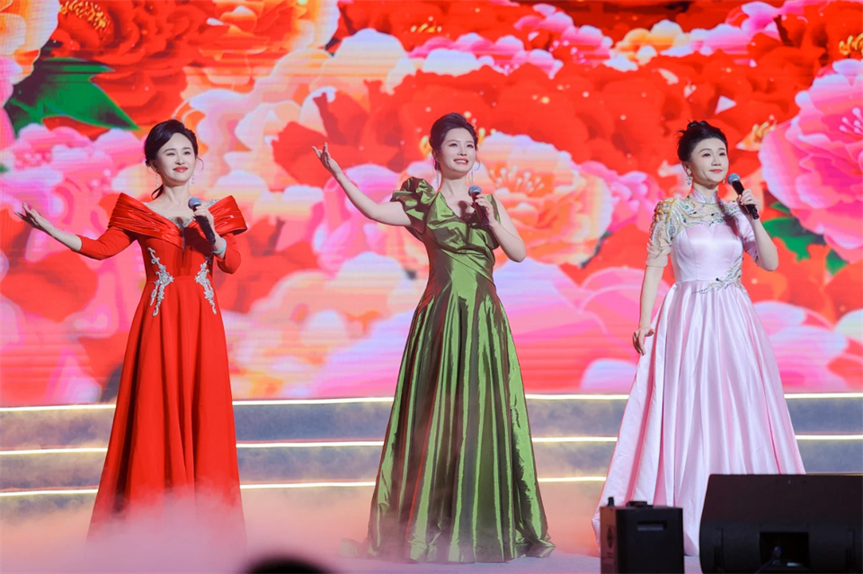 创新引领价值 梦想成就将来——庆祝k豆钱包智能成立25周年赞美大会暨文艺晚会隆沉进行