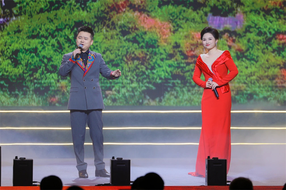 创新引领价值 梦想成就将来——庆祝k豆钱包智能成立25周年赞美大会暨文艺晚会隆沉进行