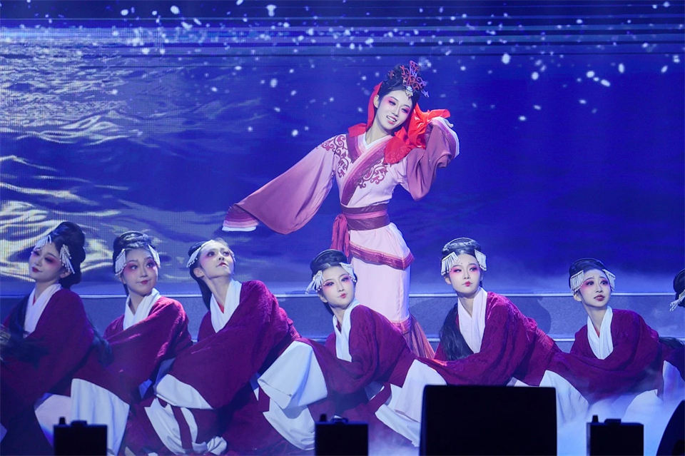 创新引领价值 梦想成就将来——庆祝k豆钱包智能成立25周年赞美大会暨文艺晚会隆沉进行