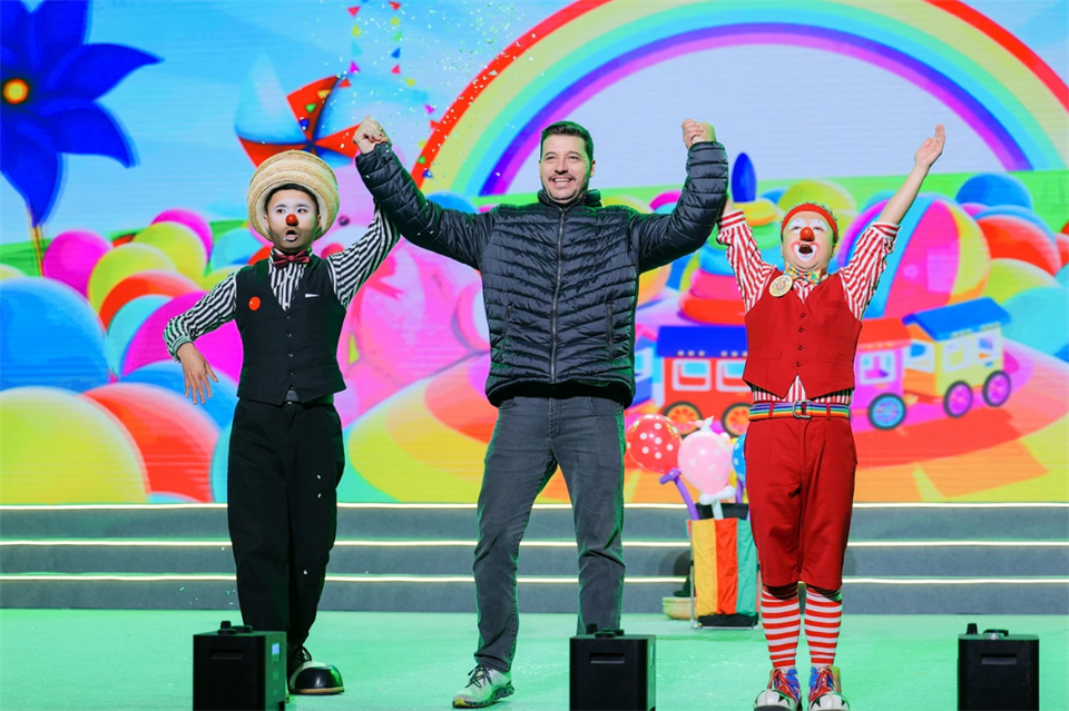 创新引领价值 梦想成就将来——庆祝k豆钱包智能成立25周年赞美大会暨文艺晚会隆沉进行