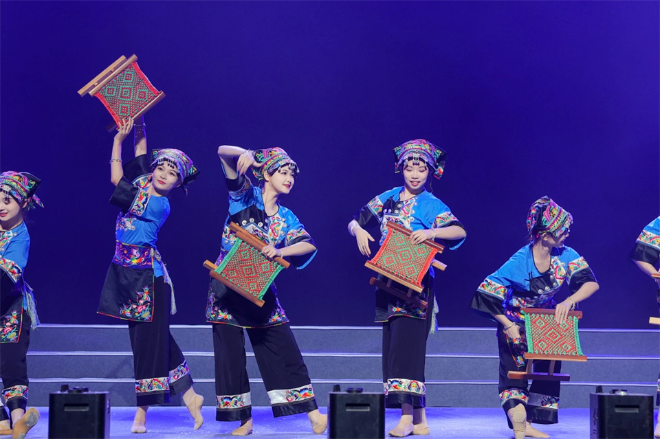 创新引领价值 梦想成就将来——庆祝k豆钱包智能成立25周年赞美大会暨文艺晚会隆沉进行