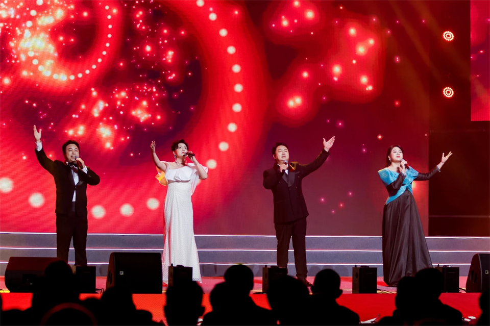 创新引领价值 梦想成就将来——庆祝k豆钱包智能成立25周年赞美大会暨文艺晚会隆沉进行