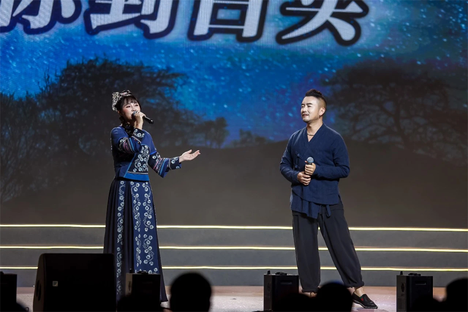 创新引领价值 梦想成就将来——庆祝k豆钱包智能成立25周年赞美大会暨文艺晚会隆沉进行