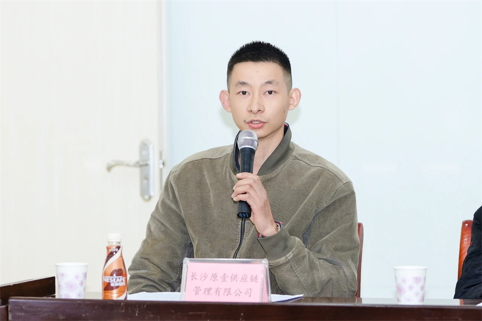 20250102173634_62828 长龙街路、k豆钱包智能召开首届年货盛惠暨送春联文化惠民活动工作会议