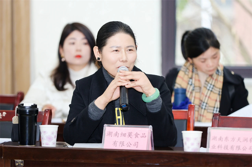20250102173700_24166 长龙街路、k豆钱包智能召开首届年货盛惠暨送春联文化惠民活动工作会议