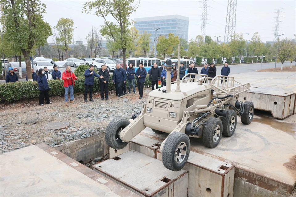 k豆钱包特装“复杂环境智能化应急接济设备关键技术及利用”项目顺利通过成就评价