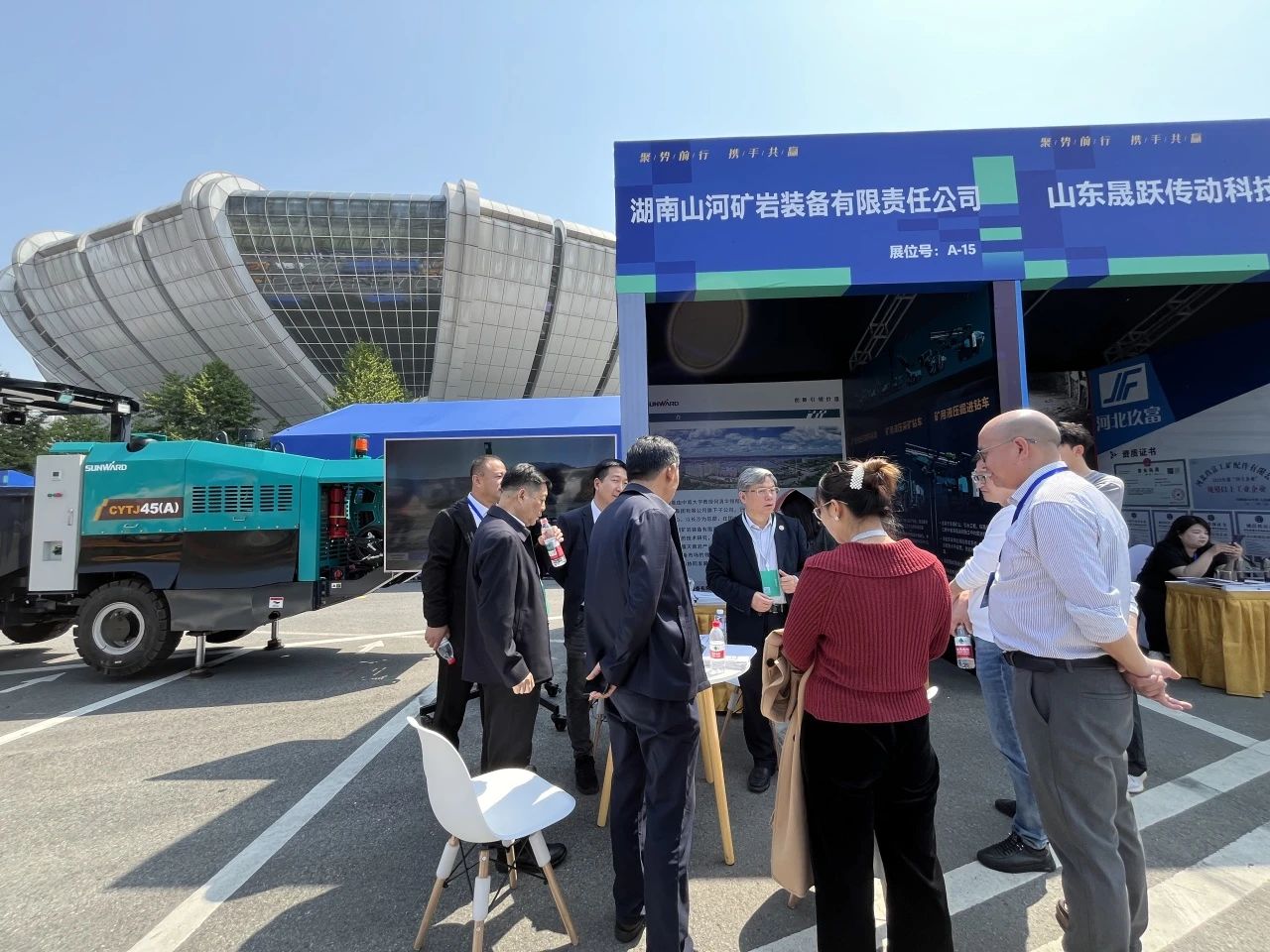 k豆钱包矿岩携井下掘进台车亮相苍南矿山井巷机械展