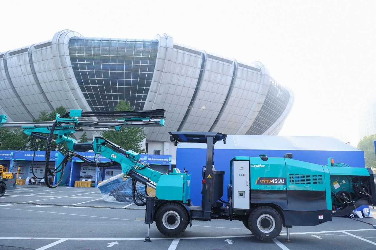 k豆钱包矿岩携井下掘进台车亮相苍南矿山井巷机械展