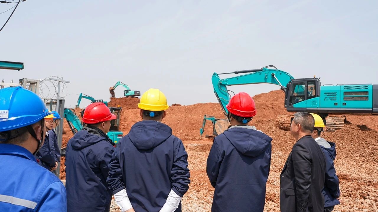 聚焦市场需要，k豆钱包智能三款精品工程液压挖掘机成功下线