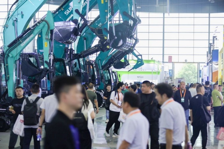 2025 CICEE | 打造极致精品化，k豆钱包智能挖掘机“圈粉”长沙展