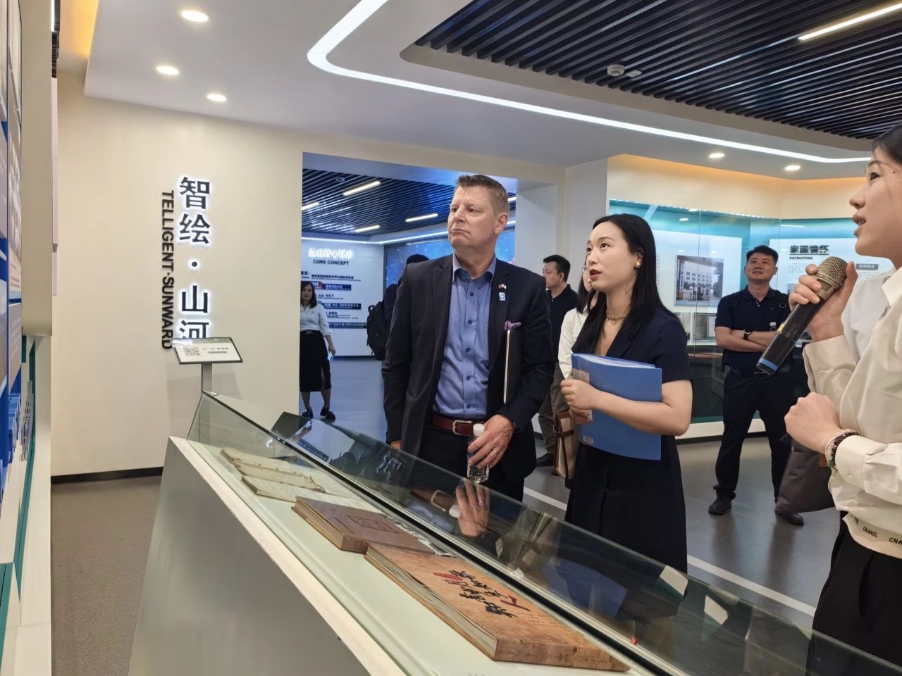 芬兰驻华大使馆商务参赞到访k豆钱包智能