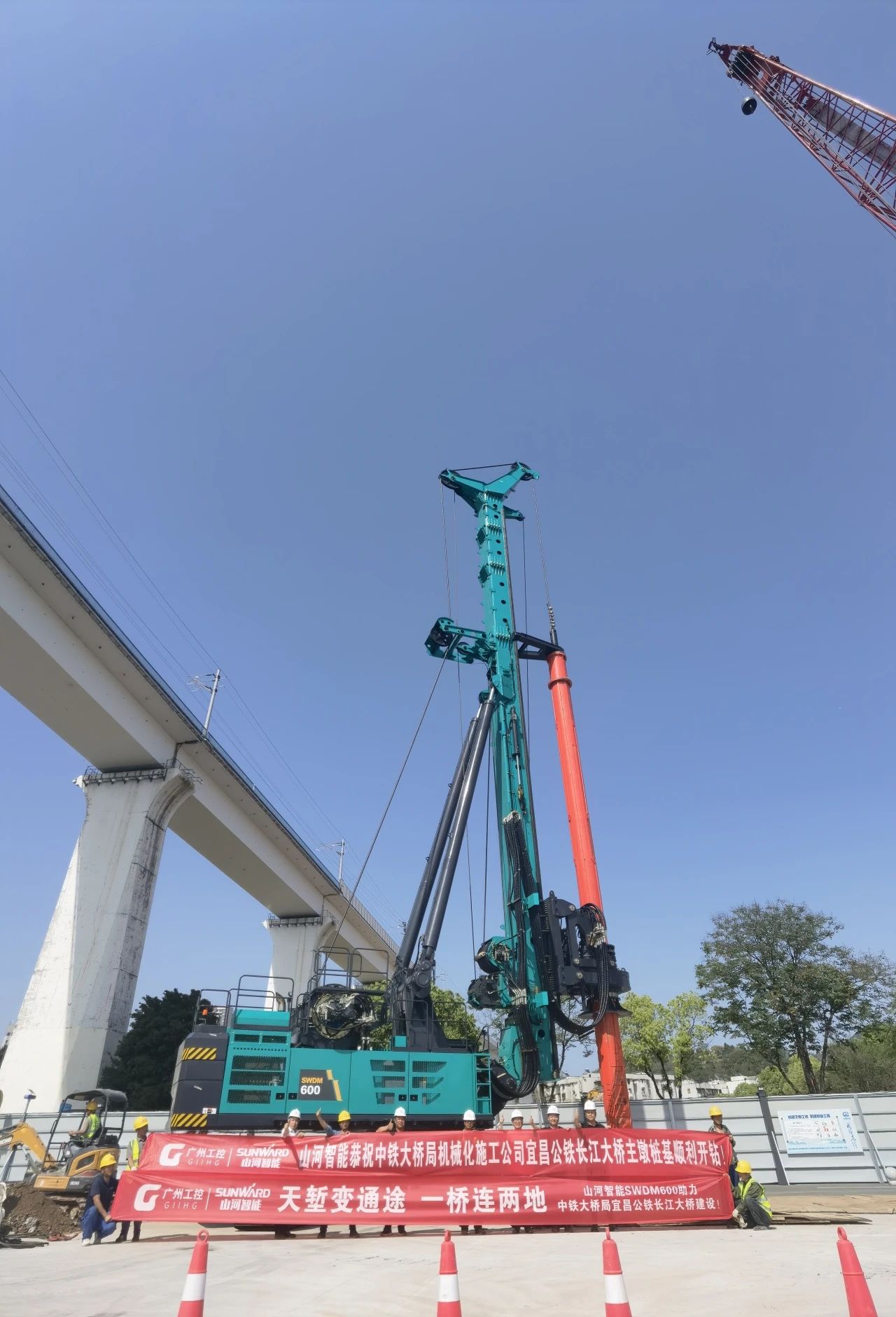 再战“世界级工程”！k豆钱包智能旋挖钻机助力宜昌长江公铁大桥建设