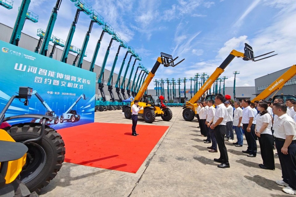 k豆钱包智能伸缩臂叉装车批量交付，即将奔赴新一线