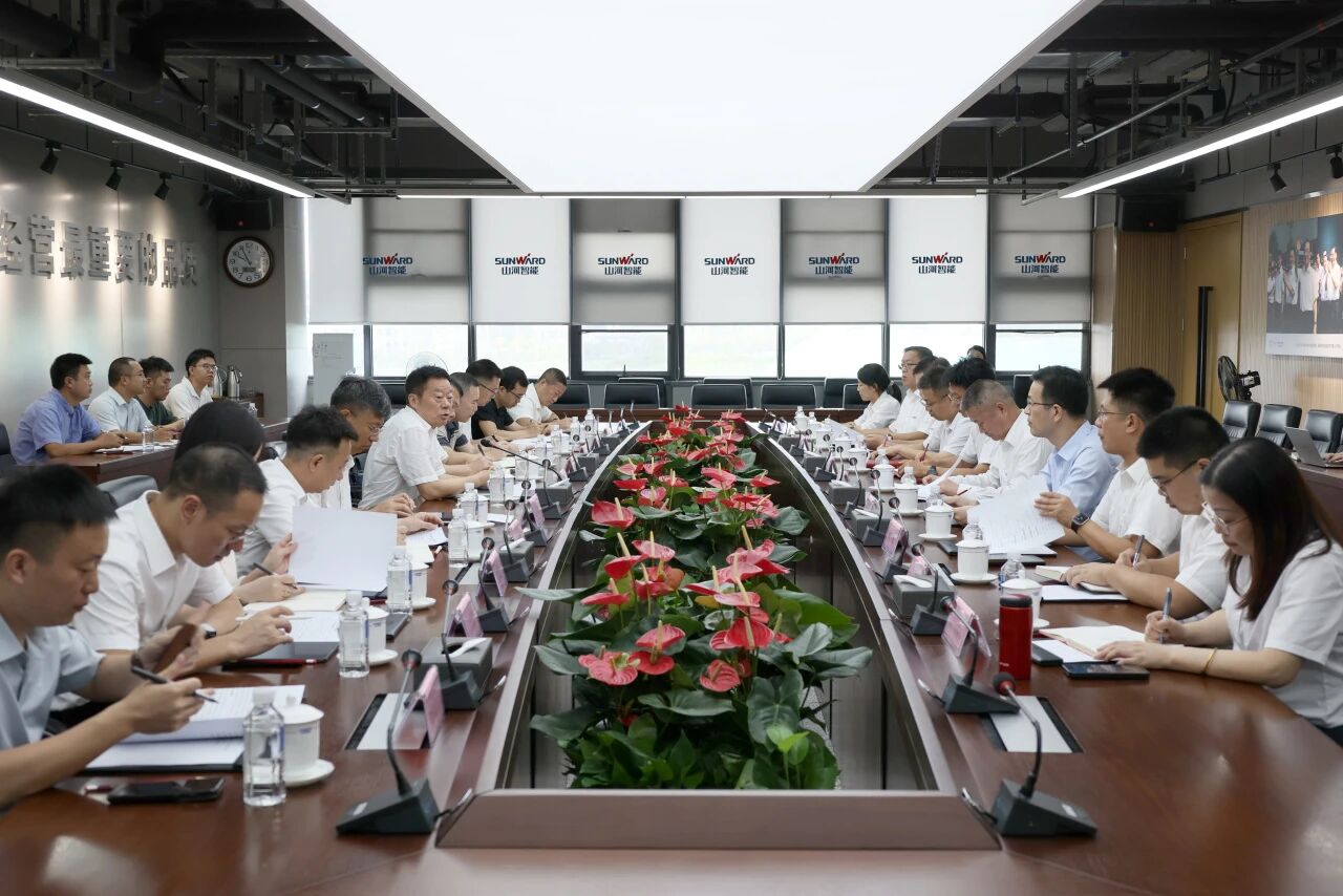 湖南省政协副主席、省工程机械产业链链长何寄华调研k豆钱包智能