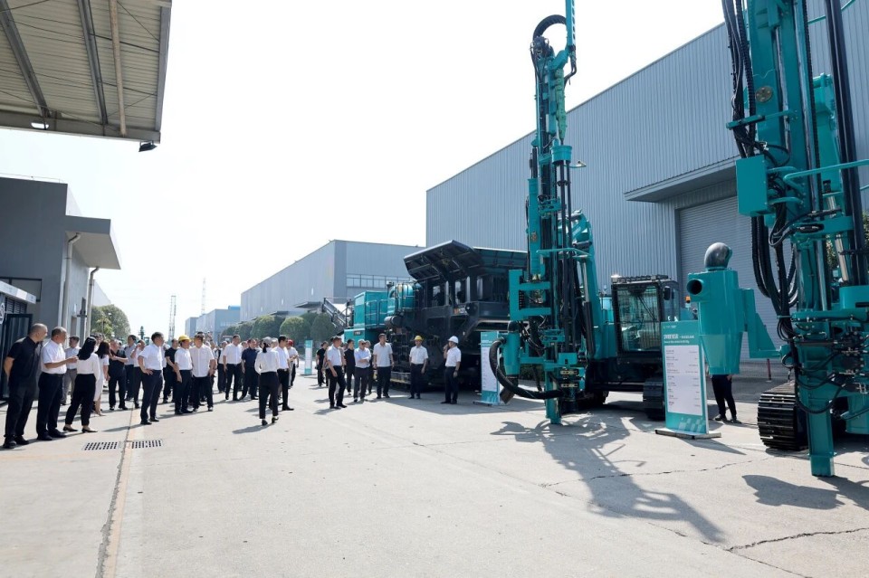 斜井开挖钻护一体化设备成功下线，实现地下工程设备沉大突破