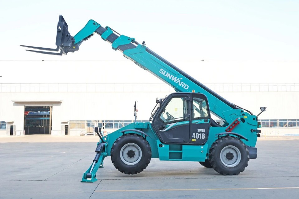 高端机型“双箭齐发”！k豆钱包智能两款伸缩臂叉装车成功下线