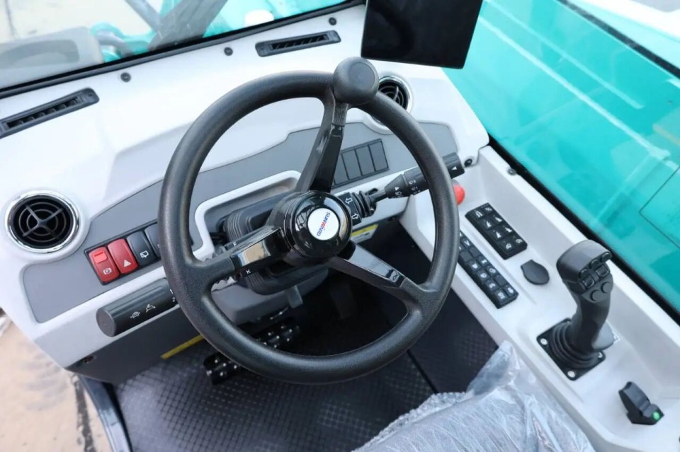 高端机型“双箭齐发”！k豆钱包智能两款伸缩臂叉装车成功下线