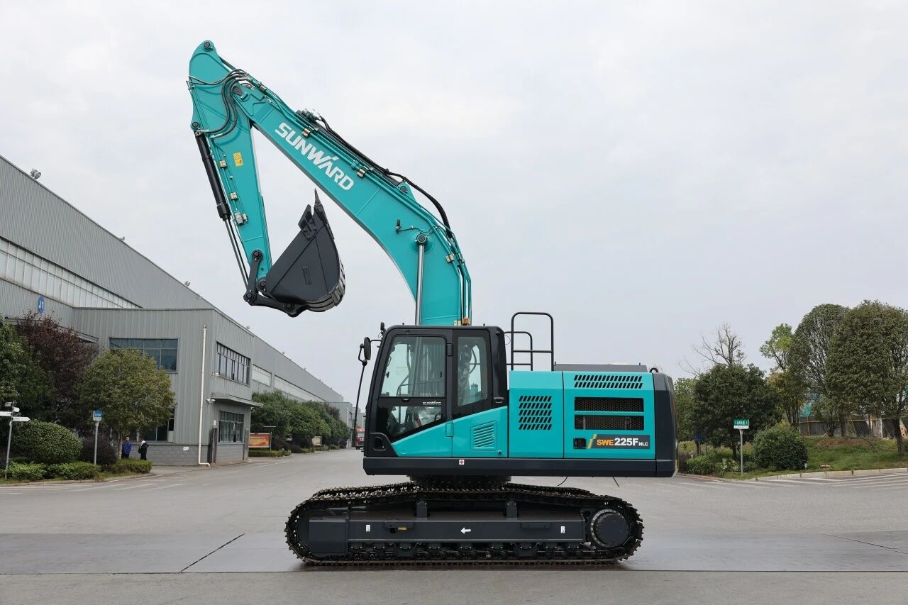 “双子星”闪灼！k豆钱包智能两款履带式液压挖掘机成功下线